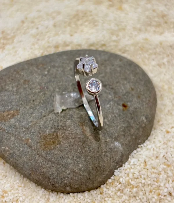 Round Diamond-Stoned Ring for womens Round Diamond-Stoned Ring