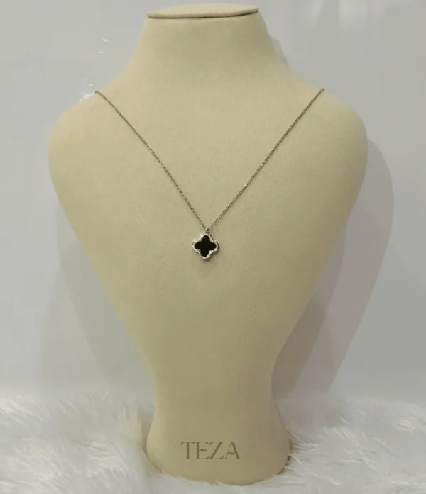 Black and white Clover Pendant Necklace for womens Black and white Clover Pendant Necklace for womens