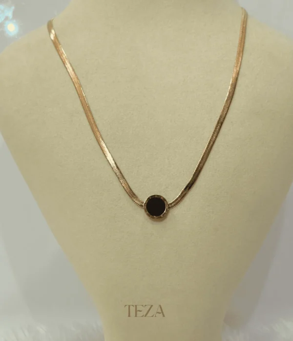 Elegant Black Stone Pendant Necklace