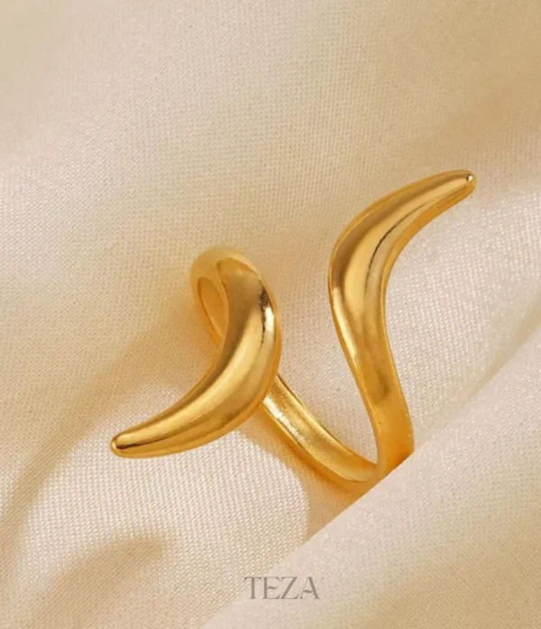 Serpentine Line Ripple Ring For Girls & Women Serpentine Line Ripple Ring For Girls & Women