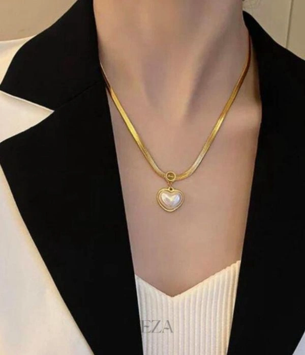 Necklace Flat Chain with Pearl Heart in Gold Necklace Flat Chain with Pearl Heart in Gold – Fashion Jewelry for Women