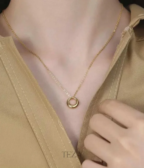 Stainless Steel Irregular Oval Hollow Circle Necklace Non Tarnish Pendant Necklaces for Women Stainless Steel Irregular Oval Hollow Circle Necklace Non Tarnish Pendant Necklaces for Women